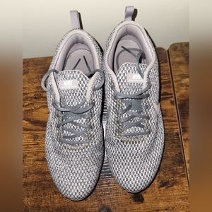 Nike Daltone Racer big kids size 5.5Y